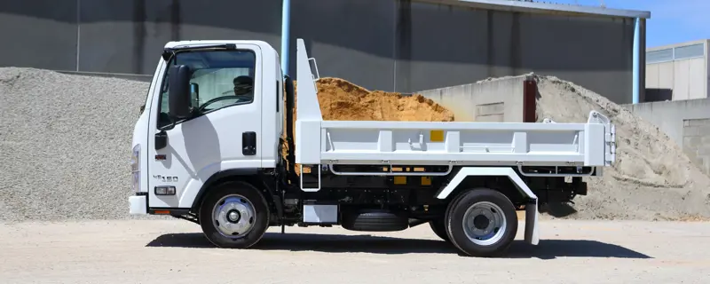 Isuzu_NLR_45-150_TIPPER_banner_1.jpg