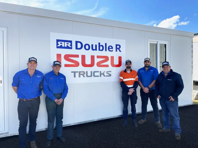 2022-Isuzu-Trucks-Team-Shot-Rusty-Gary-Hicksta-Drew-Beaver-2100x1575-0eae8921-5d2f-4b2f-81f6-46b96f2069cb-1.jpg