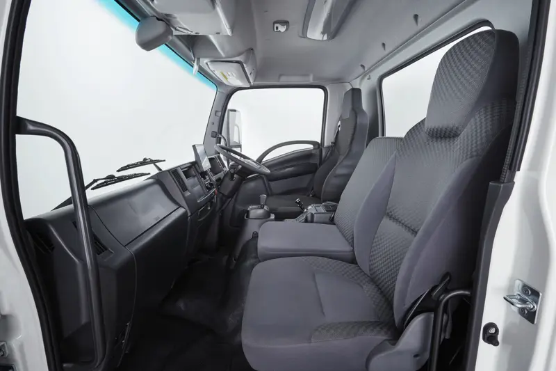 ISUZU-FSR-140-240-INTERIOR-L-2100x1400-fe90c543-39b9-4d2a-ae3c-da8fcb083a60.jpg